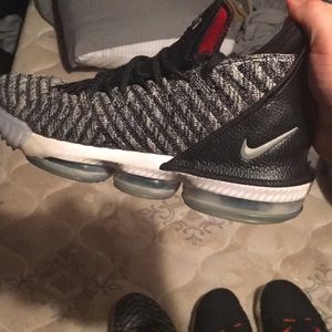 Nike lebron 16 Oreo